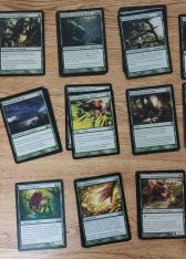 Набор зеленых, белых и бесцветных карт МТГ - фото №1